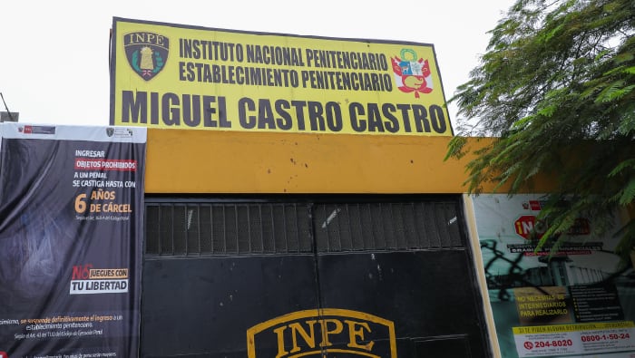 El presidente del INPE, Raúl Inga Garay, supervisó las acciones ejecutadas luego de la activación de protocolos y la intervención especializada para neutralizar el explosivo. Difusión