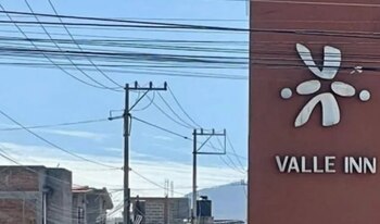 El personal intentó contactarlos sin