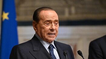 Silvio Berlusconi fue internado una