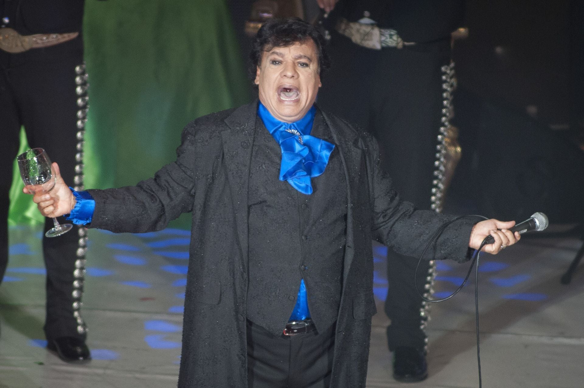 CIUDAD DE MÉXICO, 28AGOSTO2016.- El cantautor Alberto Aguilera Valadez, mundialmente conocido como , falleció el día de hoy a los 66 años de edad, en Santa Mónica, California, víctima de un infarto. En la imagen