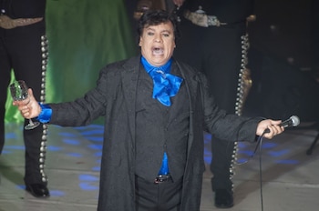 CIUDAD DE MÉXICO, 28AGOSTO2016.- El cantautor Alberto Aguilera Valadez, mundialmente conocido como , falleció el día de hoy a los 66 años de edad, en Santa Mónica, California, víctima de un infarto. En la imagen "El Divo de Juarez", durante una presentación en el Auditorio Nacional en septiembre de 2015.
FOTO: ARCHIVO / DIEGO SIMÓN SÁNCHEZ /CUARTOSCURO.COM