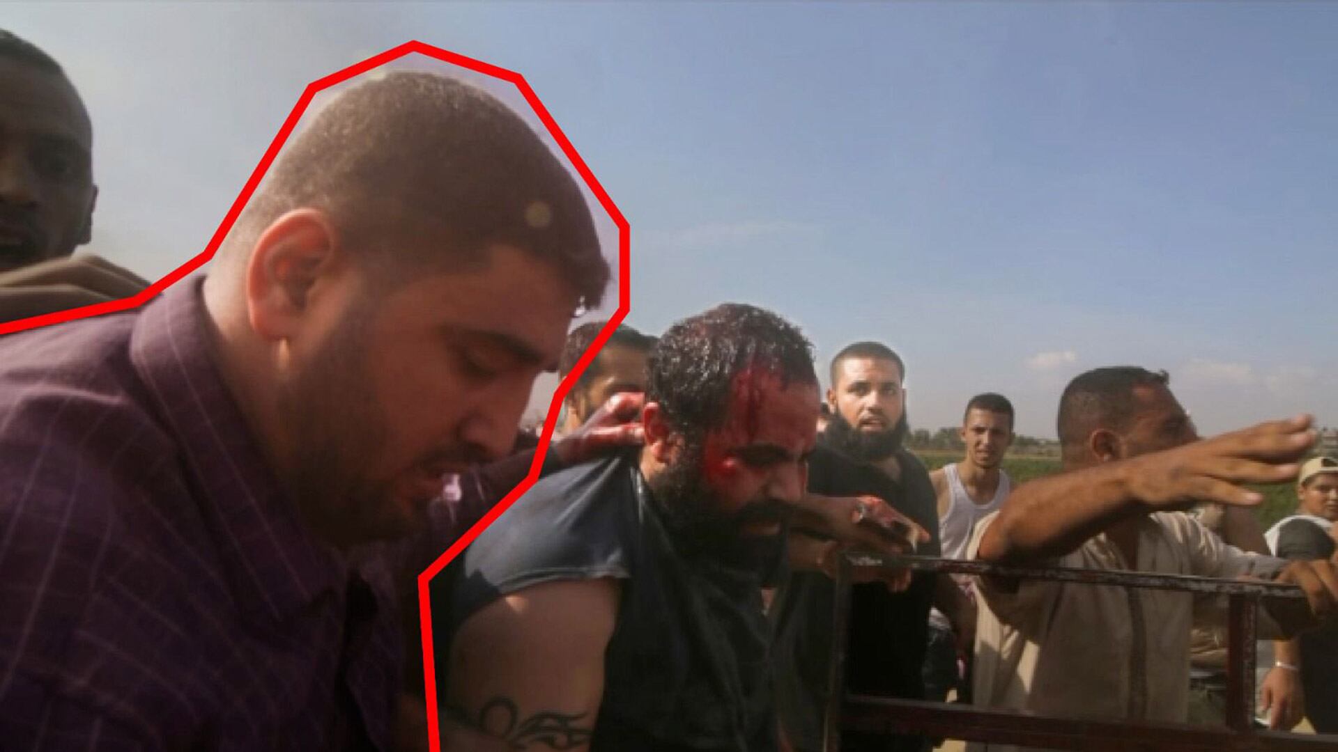 Fotografía que divulgó el ejército israelí del momento del secuestro de Yarden Bibas, marcando la figura de Najjar junto a la víctima