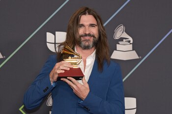 Colombian musician Juanes poses with the award for Best Pop/Rock Album for "Origen" in the press room of the 22nd Annual Latin Grammy awards at the MGM Grand Arena in Las Vegas, Nevada, November 18, 2021. (Photo by Bridget BENNETT / AFP)