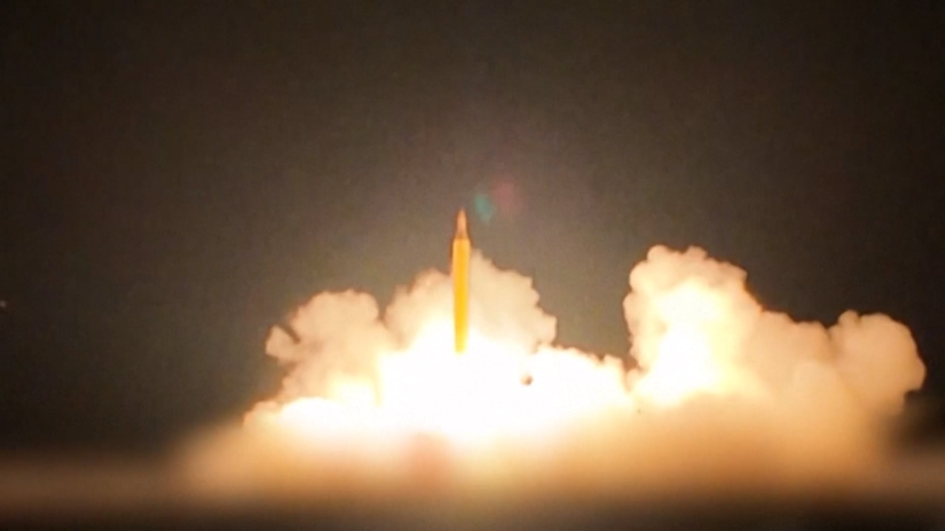 El incremento de tensiones regionales tras la guerra entre Estados Unidos, Israel e Irán elevó el nivel de alerta militar en el Golfo. (Captura de video)