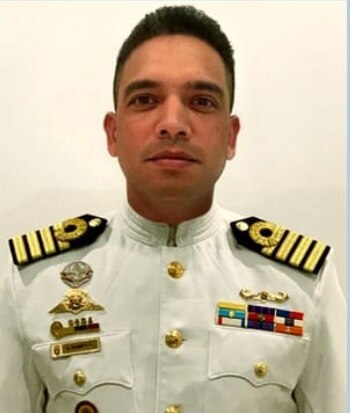 El ahora Capitán de Navío