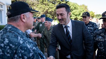 El ministro de Defensa, Luis