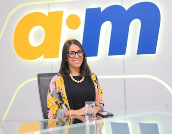 Adriana Larín, directora de la Autoridad de Planificación del Centro Histórico de San Salvador, durante su participación en el programa Entrevista AM de Canal Diez (Cortesía: Entrevista AM).