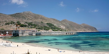 El rodaje de La Odisea en Sicilia se concentró en Favignana, con escenas en Cala Rotonda y el Castillo de Santa Caterina (Wikimedia Commons)