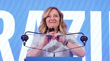 Meloni se refuerza en casa