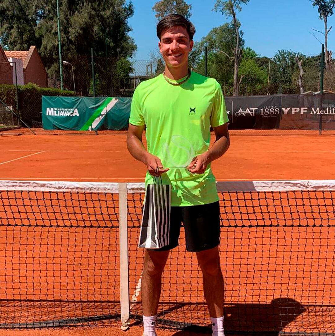 Lucio Ratti, 675° del mundo, dio la nota y eliminó a uno de los favoritos (Instagram / lucio.ratti)