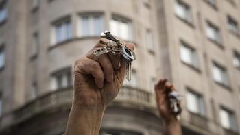 Vecinos del bloque de Ermita del Santo 14 se organizan con el Sindicato de Inquilinas para evitar su expulsión