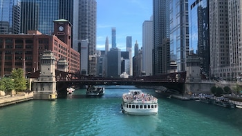 El Chicago Riverwalk conecta Lake