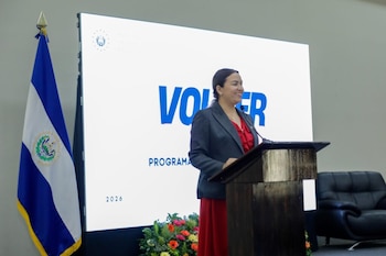 La viceministra de Diáspora y Movilidad Humana, Patricia Godínez, explicó que la iniciativa busca promover una migración regular, segura y ordenada, en concordancia con la estrategia de movilidad humana del Gobierno de El Salvador. (Cortesía: Ministerio de Relaciones exteriores)