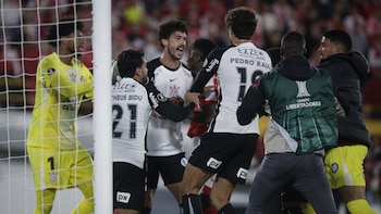 Se registró fuerte pelea entre jugadores tras el empate de Santa Fe ante Corinthians en la Copa Libertadores