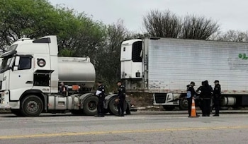 Conmoción en Salta por la muerte de un camionero: fue aplastado por el vehículo cuando lo arreglaba en la banquina