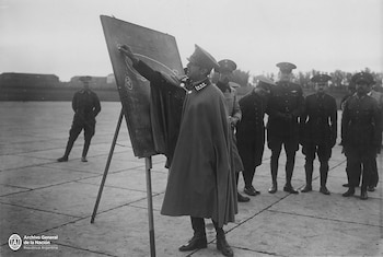 Un capitán espera al Zeppelin