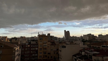 Las tormentas dejarán mañana chubascos fuertes y granizo en gran parte del país y pondrán en aviso a ocho comunidades