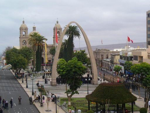 El feriado del 28 de agosto en Tacna se vive con desfiles, ferias culturales y la Procesión de la Bandera.