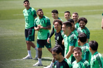 El combinado azteca logró hacer historia al no perder ninguno de sus primeros partidos y tampoco recibir ningún gol. (EFE/Sashenka Gutiérrez)