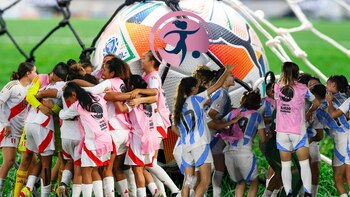 A qué hora juegan Perú