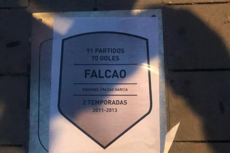 Dos temporadas fueron suficientes para que Falcao sea ídolo en el Atlético de Madrid - crédito @Carrusel