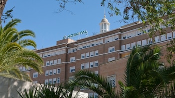 Una chica pasa un mes en coma en el Hospital Virgen del Rocío por quemarse en la playa y al salir hace una petición: “Mi madre me puso en bucle la misma canción durante un mes”
