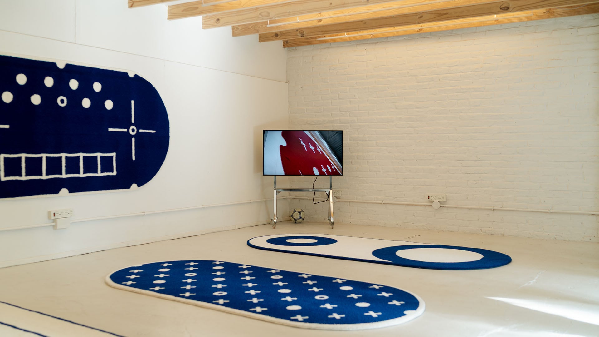 Trazo Cero reúne en París 2026 mobiliario, iluminación, objetos rituales y desarrollos textiles con técnicas ancestrales e innovación material del diseño argentino