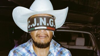 Fotografía del supuesto miembro del CJNG antes de ser ejecutado. (X/@UnidaddeInteli5)