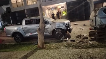 Explosivo detona frente a edificio en Trujillo. (Foto: Sol TV)