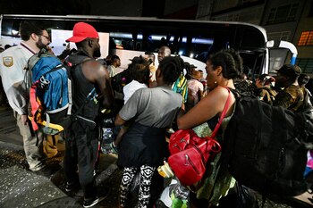 Migrantes retirados de Plaza Giordano