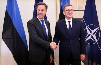 El secretario general de la OTAN ofreció una conferencia de prensa en Tallin junto al primer ministro de Estonia, Kristen Michal. (EFE/EPA/TOMS KALNINS)