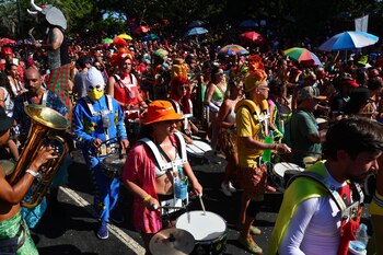 ntegrantes de una comparsa en