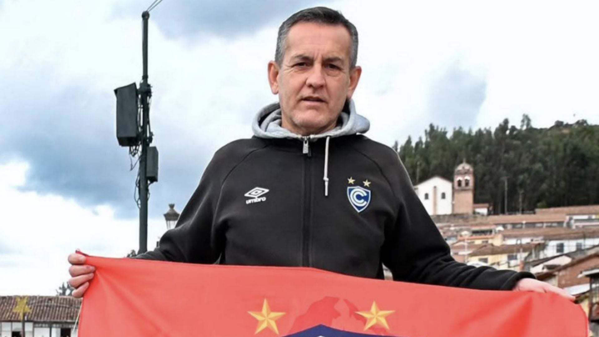 Horacio Melgarejo, el DT que tiene a Cienciano en los primeros lugares de la Liga 1 y como líder del Grupo B de la Copa Sudamericana. Crédito: Diario El Sol del Cusco.