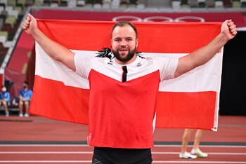 Tokyo 2020 Olympics - Athletics - Men's Discus Throw - Final - OLS - Olympic Stadium, Tokyo, Japan - July 31, 2021. Bronze medallist Lukas Weisshaidinger of Austria poses with a flag of Austria REUTERS/Dylan Martinez