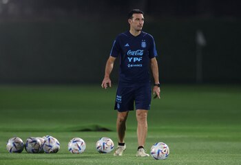 Lionel Scaloni en el entrenamiento
