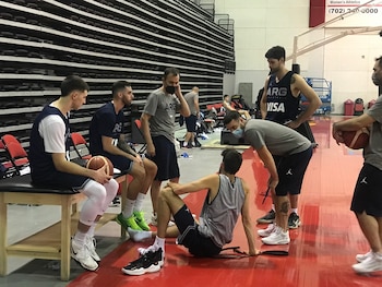 Entrenamiento de la selección de básquet en Las Vegas
