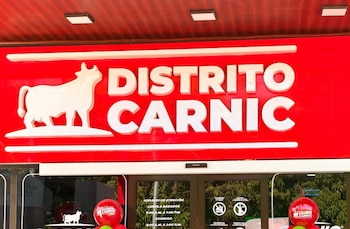Los acusados presuntamente alteraron las cámaras de vigilancia para retirar herramientas de la bodega de la compañía. (Foto: Redes sociales Nuevo Carnic)