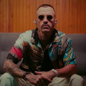 El cantante caleño, con una