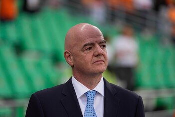 Gianni Infantino propuso aplicar una derrota automática para el equipo cuyos hinchas manifiesten insultos racistas (Kim Price/CSM via ZUMA Press Wir / DPA)