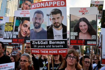 120 rehenes israelíes llevan 9