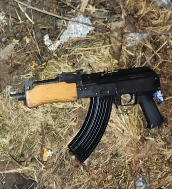 El sujeto agredió a policías con un Cuerno de Chivo. (X @@SSeguridad_Mich)