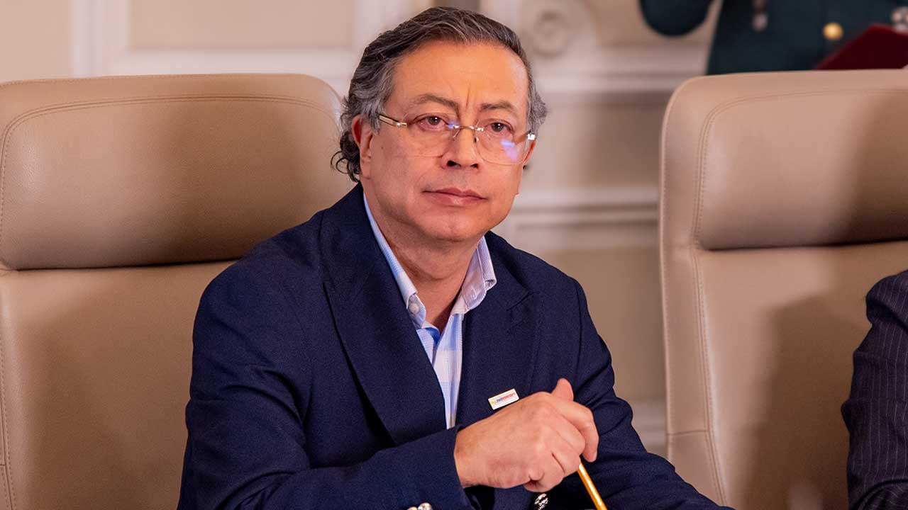 Gustavo Petro instruyó a su gabinete a avanzar en la definición de nuevas tarifas para fortalecer la producción nacional. - Crédito Andrea Puentes/Presidencia