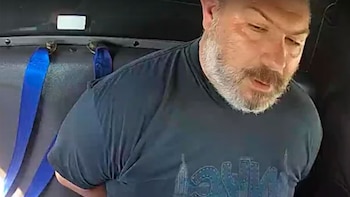 Parson tras ser arrestado por