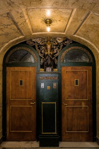 El mismo ascensor, hoy