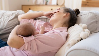 La alimentación del bebé, uno de los motivos que más carga mental genera en las madres