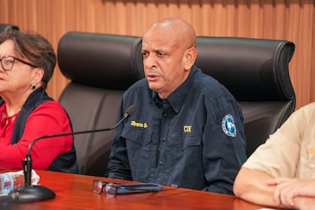 El subdirector del COE, Erdwin R. Olivares, confirmó la activación de los planes de contingencia entre las instituciones de respuesta del Estado.(Cortesía: Defensa Civil Dominicana)