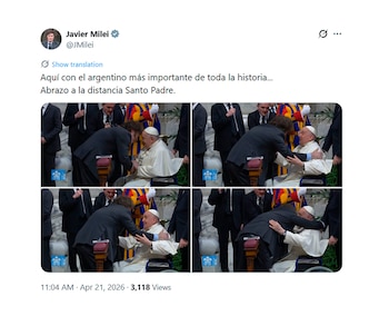 Captura de un tuit de Javier Milei con cuatro fotos: él abraza al Papa Francisco, quien está en silla de ruedas, en el Vaticano, rodeados de personas