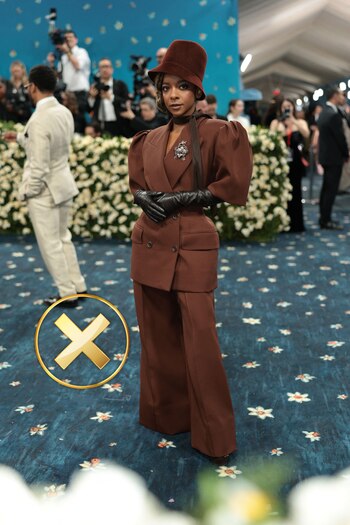 Kara Young eligió un traje