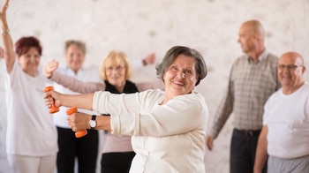 Adultos mayores hacen actividad física - Bosnia Herzegovina