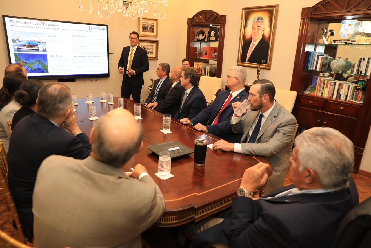 Durante la reunión los directivos de la naviera indicaron que el dique seco proyectado tendría capacidad para levantar buques de hasta 130,000 toneladas y mediría aproximadamente 400 metros de longitud. Cortesía